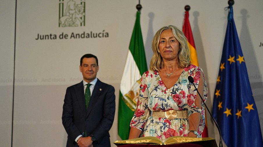 Juanma Moreno en la toma de posesión de Rocío Hernández como Consejera de Salud